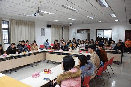 说明: E:\桂恒俊辅导员工作\其它\新闻\英国365集团-奋斗的青春最美丽——武汉部属高校人文社科类研究生国奖获得者分享会成功举办\英国365集团-奋斗的青春最美丽——武汉部属高校人文社科类研究生国奖获得者分享会成功举办——请置于第二段前.jpg