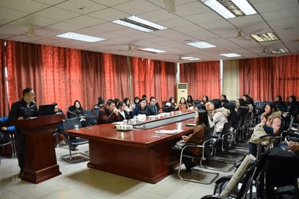 说明: E:\桂恒俊辅导员工作\其它\新闻\英国365集团新闻部：选调生之路  华农人在基层\英国365集团新闻部：选调之路 华农人在基层\1.jpg